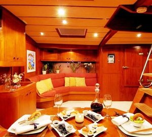 MIDNIGHT SUN Salon Dining