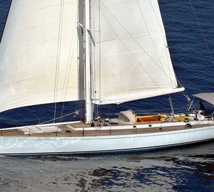 MIDNIGHT SUN Under sail