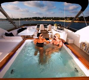 MIMI LA SARDINE Sundeck Spa Pool