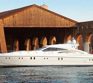 MISS MONEY PENNY - Exterior