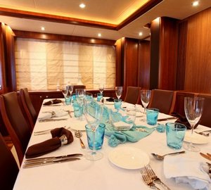 MOLIVER - Dining Table