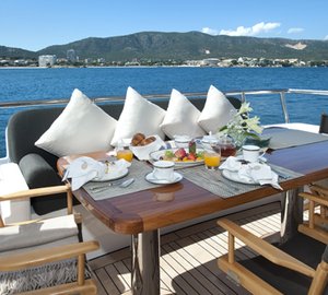MY CHRISTINA G - Aft deck dining