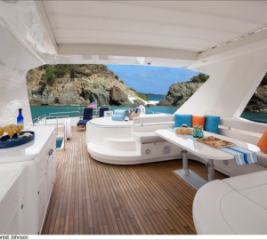 MY CRYSTAL PARROT - Sundeck dining