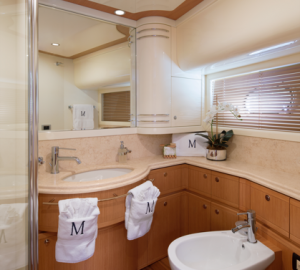 MY CRYSTAL PARROT - VIP ensuite