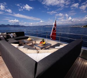 MY ONYX -  Cocktal tables on Flybridge