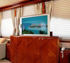 MY PLEASURE - TV in Salon