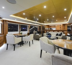 Majesty 135 Yacht - Upper Saloon