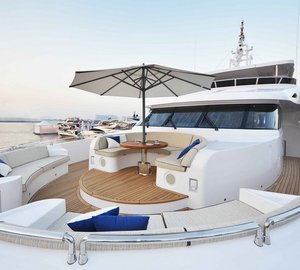 Majesty 135 superyacht - Bow seating area