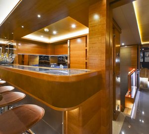 Majesty 135 superyacht - Upper Deck Bar Counter