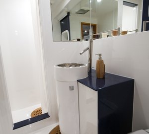 Mamma Mia - Bathroom