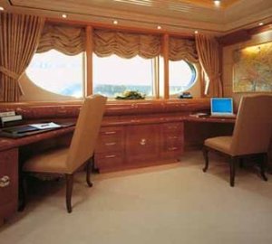 Motor Yacht CAPRI - Private Office