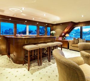 Motor Yacht GRAVITAS - Skylounge bar