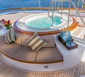 Motor Yacht GRAVITAS - Sundeck Jacuzzi