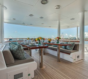 Motor Yacht GRAVITAS - Aft deck dining