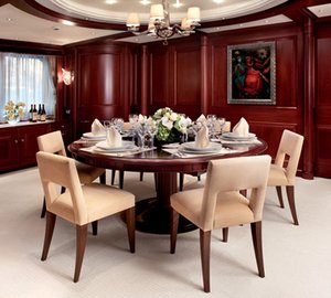 Motor Yacht HAMPSHIRE - Dining
