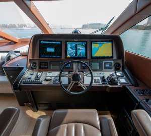 Motor Yacht INTEGRITY 93 - helm