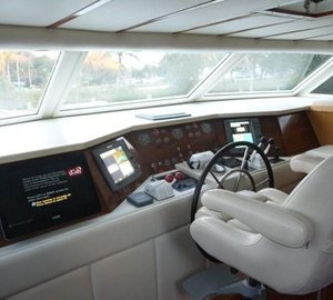 Motor Yacht JUSTINE - Helm