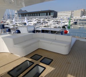 Motor Yacht OLIBAMO - flibridge sofa