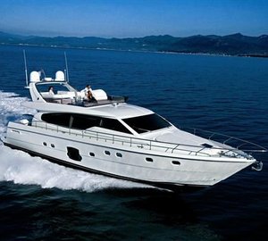 Motor Yacht ONE MORE TIME - Running shot