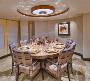 Motor Yacht Triumphant Lady - Dining (7)