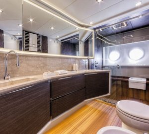 Motor yacht Absolute 72 Fly - Bathroom