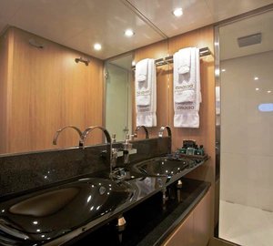 Motor yacht Anassa -  Bathroom