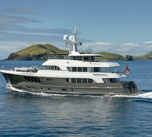 Motor yacht CaryAli - side view