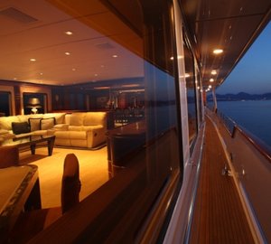 Motor yacht DAYDREAM -  Side Deck