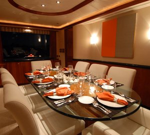 Motor yacht Dona Lola - Dining Area