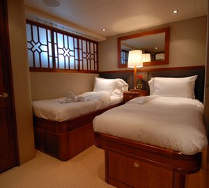 Motor yacht Dona Lola -  Twin Cabin