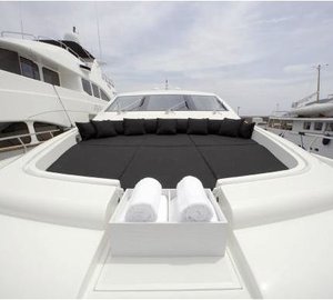 Motor yacht FRIDAY -  Sunbeds on Bow