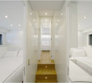 Motor yacht FRIDAY - Corridor
