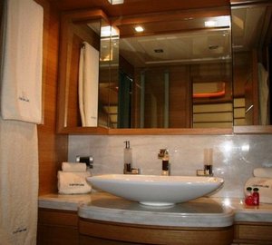 Motor yacht LADY CHATTERLEY -  Master Bathroom