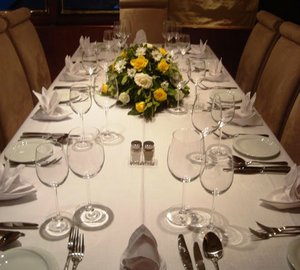 Motor yacht MONACO - Dining detail
