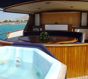 Motor yacht MONACO - Top deck dining and Spa Pool