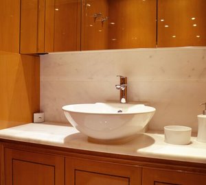 Motor yacht NIMIR - Bathroom
