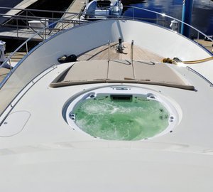 Motor yacht PARADISE - Foredeck spa pool