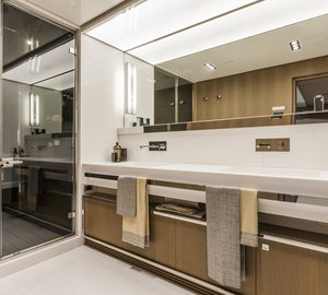 Mythos yacht - Bathroom - Photo by Alberto Cocchi