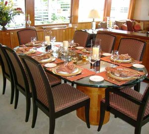 NEW MOON II - dining