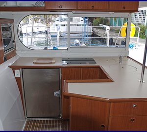 Nautitech 47 - Galley pass thourgh window