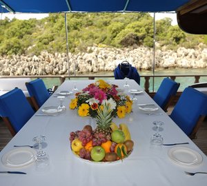 PRESES LILA - Aft deck dining