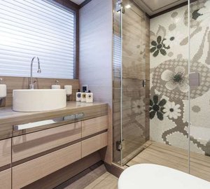 Panthera Yacht - Guest Bathroom