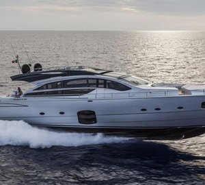 Pershing 82 Superyacht-001