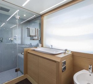 Pershing 82 Yacht - Bathroom-001