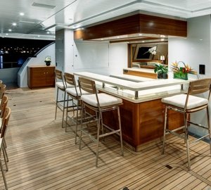 Q5 Quintessential superyacht Exterior Bar-001