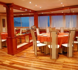 Queen of Galapagos -  Dining 2