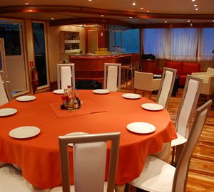 Queen of Galapagos -  Dining