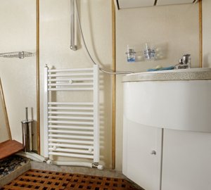 ROTA II yacht - bathroom