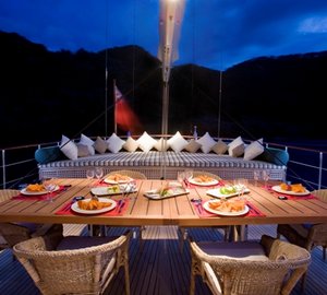 SAILING NOUR - Deck Dining