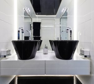 SEAFIRE Yacht - Bathroom